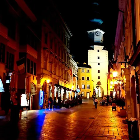 Michael's Gate Large In A 15th-century Building, Old Town Lägenhet Bratislava