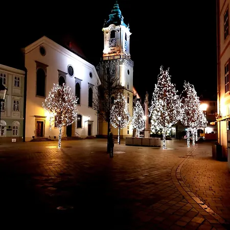 Michael's Gate Large In A 15th-century Building, Old Town Daire *