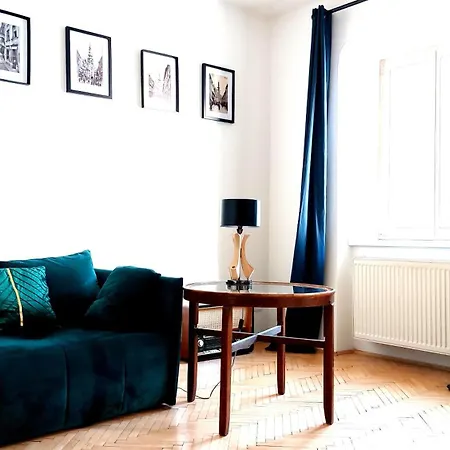 Appartamento Michael's Gate Large In A 15th-century Building, Old Town