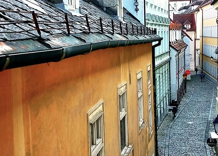 Michael's Gate Large In A 15th-century Building, Old Town Apartmán *