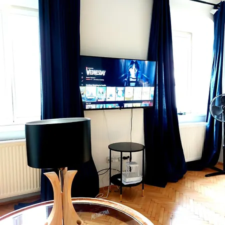 Apartment Michael's Gate Large In A 15th-century Building, Old Town *