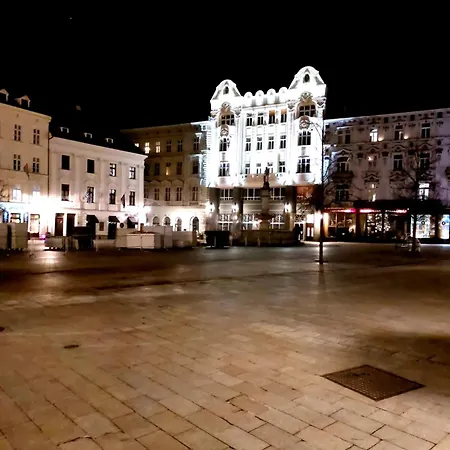 Michael's Gate Large In A 15th-century Building, Old Town Апартаменты