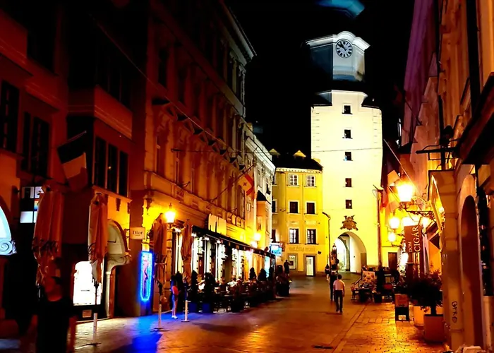 Michael's Gate Large In A 15th-century Building, Old Town Apartament Bratislava